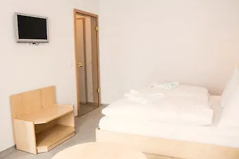 Muller's Haus 2 Отель Эрфурт
