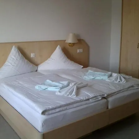 Muller's Haus 2 Отель 3*